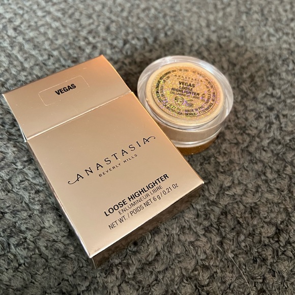 ANASTASIA BEVERLY HILLS
Loose Highlighter - Picture 3 of 6